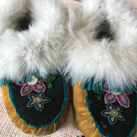 Handmade Moccasins Yukon Indigenous Artist Amanda Leas - Picture 4 of 10